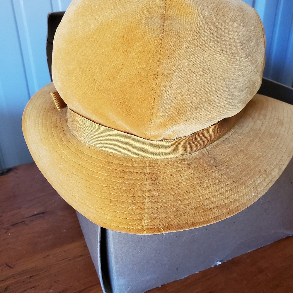 *SOLD* Vintage Betmar (New York) Ladies Cloche/Bucket Hat W/Original Box - Picture 4 of 13